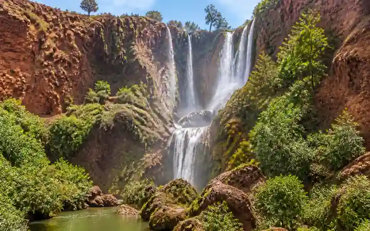 Grandes cascades d'Ouzoud entourées de végétation